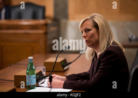 Washington DC, États-Unis. 8 novembre 2017. Kirstjen Nielsen lors de son audition de confirmation devant la Commission du Sénat américain sur la sécurité intérieure et les affaires gouvernementales à Capitol Hill à Washington le 8 novembre 2017. Crédit: Alex Edelman/CNP /MediaPunch crédit: MediaPunch Inc/Alay Live News Banque D'Images