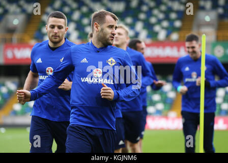 Niall McGinn d'Irlande du Nord pendant l'entraînement à Windsor Park, Belfast. Banque D'Images