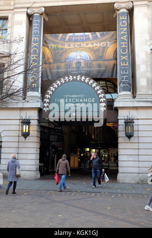 Nottingham, Nottinghamshire, Angleterre. novembre 05, 2017. l'entrée de la rue haute à l'échange de la chambre du conseil à Nottingham en nott Banque D'Images