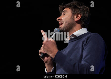 Alessandro di Battista (m5s) rencontre les citoyens à Palerme, Italie, le 3 novembre 2017 pendant la campagne de Sicile. Banque D'Images