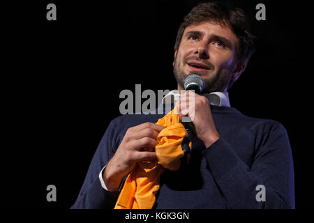 Alessandro di Battista (m5s) rencontre les citoyens à Palerme, Italie, le 3 novembre 2017 pendant la campagne de Sicile. Banque D'Images