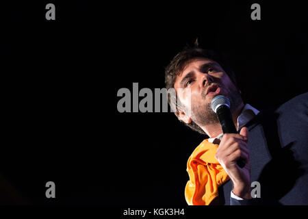 Alessandro di Battista (m5s) rencontre les citoyens à Palerme, Italie, le 3 novembre 2017 pendant la campagne de Sicile. Banque D'Images