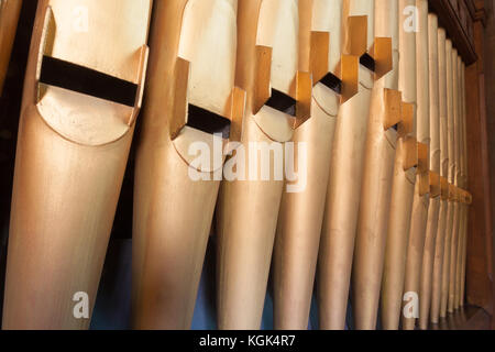 Close up photo de tuyaux d'orgue de l'église traditionnelle, UK Banque D'Images