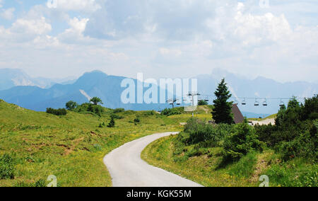Le landscaape sur le sommet du Monte zoncolan dans le Frioul, au nord-est de l'Italie. La montagne est 1750m et est utilisé pour le ski en hiver - un règlement à l'utilisation du sc Banque D'Images