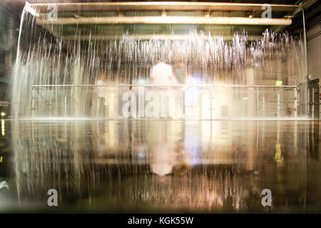 Fontaine de l'eau dans l'entrepôt Guinness museum. Banque D'Images