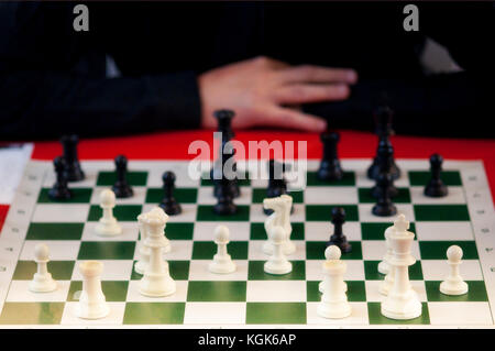 Friendly Jeux à un club d'Échecs Local Banque D'Images