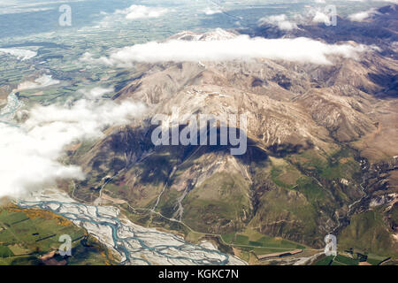 Vue aérienne des montagnes de la Nouvelle-Zélande, île du Sud. La photo est prise depuis un avion de Sydney à Christchurch. Banque D'Images