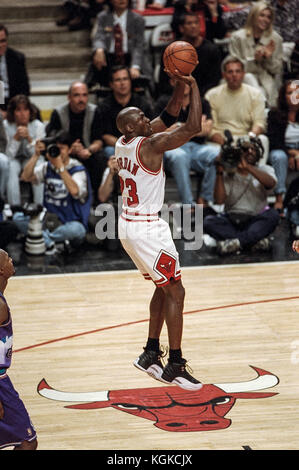 Michael Jordan en compétition pour la NBA Chicago Bulls. Banque D'Images