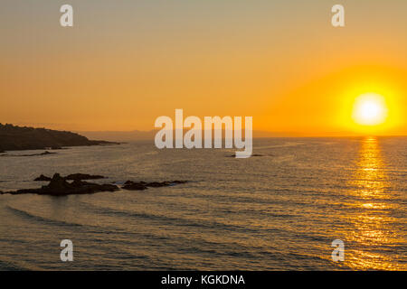 Magnifique coucher de soleil en pomos village, région de Paphos, l'île de Chypre Banque D'Images