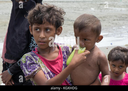 Enfants Rohingyas faim Banque D'Images