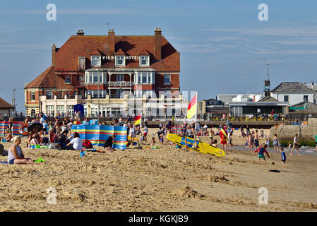 Gorleston, Norfolk, Angleterre - le 28 août 2017 : vacances de banque foule sur la plage de gorleston Banque D'Images