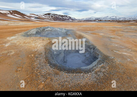 Bouillante mares/marmites à Hverir, zone géothermique près de Námafjall, Norðurland eystra / Nordurland eystra, Islande Banque D'Images