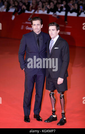 Rome, Italie - le 28 octobre : Jake Gyllenhaal et Jeff bauman à pied un tapis rouge pour « plus élevés' dans le cadre du 12e festival du film de Rome à l'auditorium Parco della mu Banque D'Images