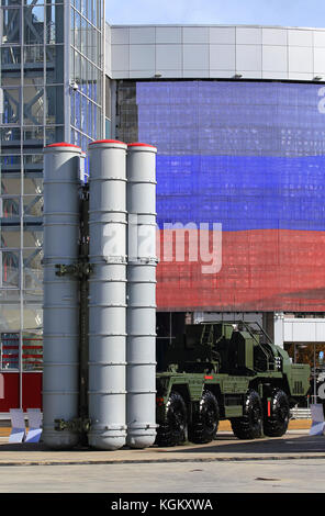 Fédération du système de missiles antiaériens ñ 400 'triumph' avec soulevées à la position verticale lancer déshydratante Banque D'Images