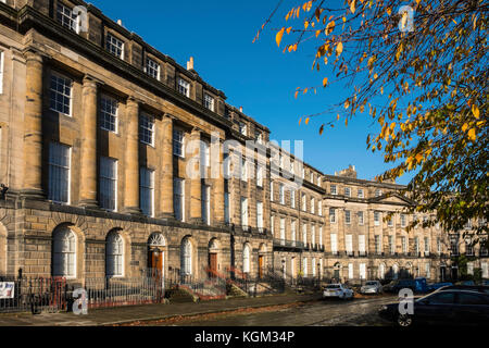 Rangée de maisons mitoyennes de style géorgien dans la nouvelle ville d'Édimbourg, Écosse, Royaume-Uni. Banque D'Images