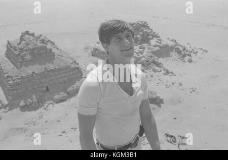 Mort sur le Nil (1978) , Simon MacCorkindale Date : 1978 Banque D'Images