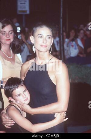 -1996 STRIPTEASE DEMI MOORE Photo Stock - Alamy