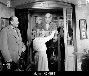 Le Stitch in Time (1951) , Alec Guinness , Peter Sellers , Katie Johnson , Cecil Parker, Danny Green Banque D'Images