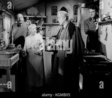 Le Stitch in Time (1951) , Alec Guinness , Peter Sellers , Katie Johnson Banque D'Images