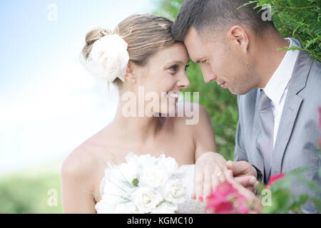 Mariée et le marié l'échange de voeux et anneau de mariage Banque D'Images