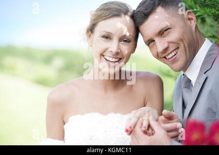 Mariée et le marié l'échange de voeux et anneau de mariage Banque D'Images