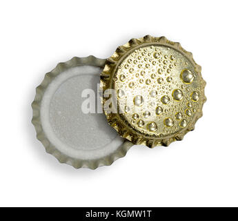 Des capsules de bouteilles de bière macro close up isolated on white background with clipping path Banque D'Images