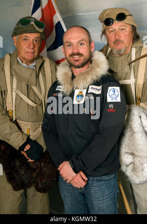 Chef de l'expédition de antony jinman (col de fourrure) avec l'explorateur polaire reenactors bob leedham (à gauche) et mick parker Banque D'Images