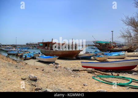 Vue sur un petit port en Oman pendant le coucher du soleil, 18.avril 2012 Banque D'Images