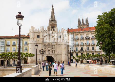 Burgos, Burgos province, Castille-et-León, Espagne. la porte de la ville connu sous le nom de Arco de santa maria. Banque D'Images