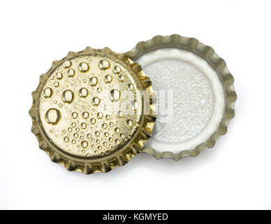 Des capsules de bouteilles de bière macro close up isolated on white background with clipping path Banque D'Images