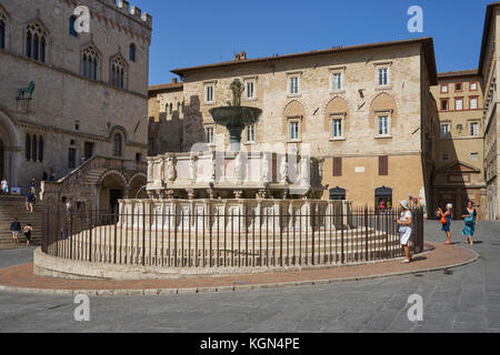 La Fontana Maggiore, la piazza IV Novembre, Pérouse, Ombrie, Italie Banque D'Images