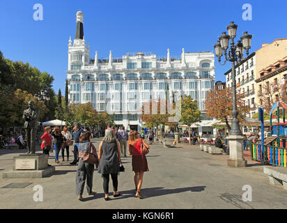 'Me' Hotel Reina Victoria Hotel, Plaza de Santa Anna, Barrio de las Letras, le centre-ville de Madrid, Espagne Banque D'Images