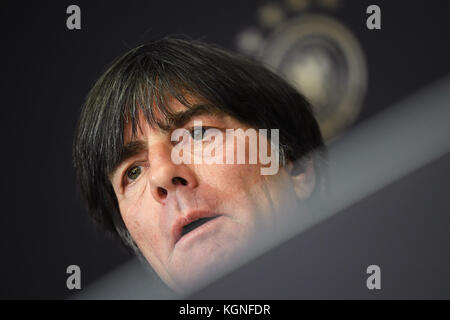 Bundescoach Jogi Loew (DFB) Portrait, PortrÃ t, Kopfbild, Kopf. GES/ Fussball/ DFB-Pressekonferenz, Berlin, 09.11.2017 Football / Soccer : Mediaconference, conférence de presse de l'équipe nationale allemande, Berlin, 09 novembre 2017 |utilisation dans le monde entier Banque D'Images