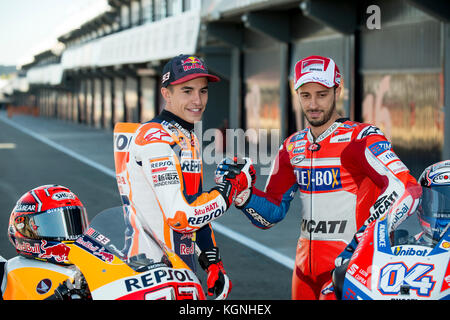 Valence, Espagne. 09Th nov, 2017. Marc Márquez et Andrea Dovizioso poser avant la dernière course du championnat de motogp, au Gran Premio motul de la Comunitat Valenciana Ricardo Tormo circuit, de, Valence, Espagne. jeudi 9 novembre 2017. crédit : gtres información más comuniación sur ligne, s.l./Alamy live news Banque D'Images