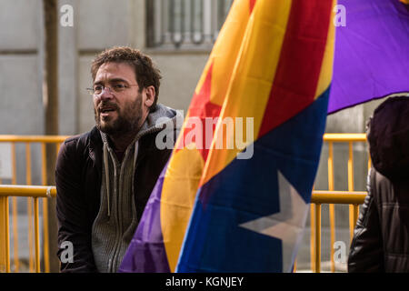 Madrid, Espagne. 9 Nov, 2017. Albano Dante Fachin soutenir les membres du Parlement Catalan comme Carme Casa Las Cañitas arrive à la Cour suprême pour être interrogé sur son rôle dans l'indépendance de la Catalogne, à Madrid, Espagne. Credit : Marcos del Mazo/Alamy Live News Banque D'Images