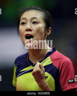 Magdebourg, Allemagne. 10 novembre 2017. Tennis de table : Open d'Allemagne à Magdebourg, Allemagne, 10 novembre 2017. Femmes, célibataire, 2. Tour : Han Ying (Allemagne) vs Suh Hyowon (Corée du Sud) : Han Ying d'Allemagne se réjouit. Crédit : Ronny Hartmann/dpa-Zentralbild/dpa/Alamy Live News Banque D'Images