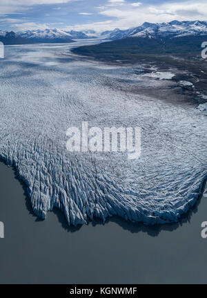 Vue aérienne de la lagune, par le glacier Knik Glacier, Palmer, Alaska, USA Banque D'Images