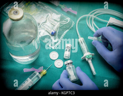 Médecin de la préparation de médicaments pour injection, conceptual image Banque D'Images