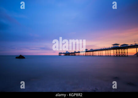 Jetée de Llandudno au lever du soleil, le Pays de Galles Banque D'Images