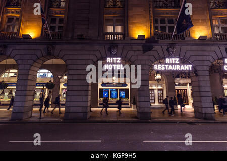 L'hôtel Ritz de nuit à mayfair london Banque D'Images