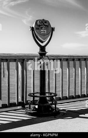 Viseur, un quai de pêche, fort mayers, en Floride. Banque D'Images