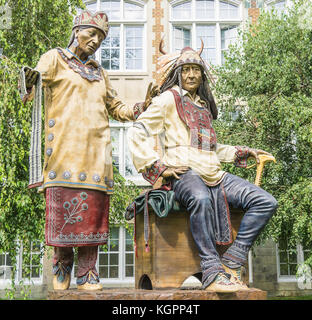 Dave mcgary's statue/sculpture de 'l'émergence du chef' pris sur le terrain de l'université Concordia, à n.d.g., Montréal, Québec, Canada, 2017. Banque D'Images