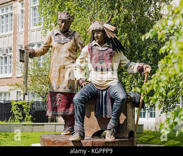Dave mcgary's statue/sculpture de 'l'émergence du chef' pris sur le terrain de l'université Concordia, à n.d.g., Montréal, Québec, Canada, 2017. Banque D'Images