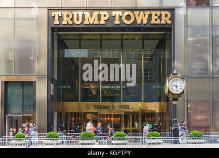 Trump Tower New york usa new york trump tower façade extérieure avec des barrières de sécurité Midtown Manhattan new york usa Banque D'Images
