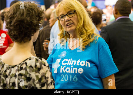 Lancaster, PA - 30 août 2016 : Hillary Clinton et tim kaine ticket partisans d'un rassemblement pour le sénateur de virginie tim kaine. Banque D'Images