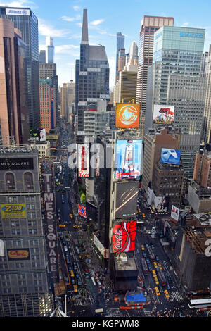 New York - le 16 juin : les flux de circulation près de New York Times Square le 16 juin 2015 Vue d'en haut Banque D'Images