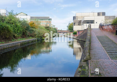 Birmingham et Fazeley Canal par Birmingham Science Park à Aston, Birmingham, UK Banque D'Images