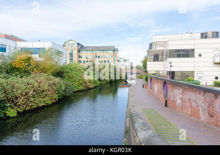 Birmingham et Fazeley Canal par Birmingham Science Park à Aston, Birmingham, UK Banque D'Images