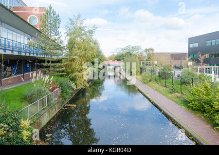 Birmingham et Fazeley Canal par Birmingham Science Park à Aston, Birmingham, UK Banque D'Images