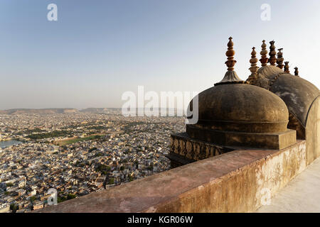 Avec vue sur ville de Jaipur de Fort Nahargarh, Jaipur, Rajasthan, Inde. Banque D'Images